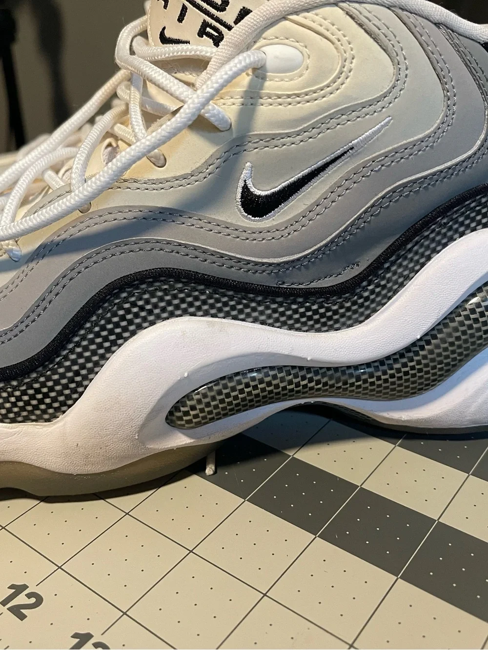 Nike Men’s White and Gray Wave Runner Sneakers